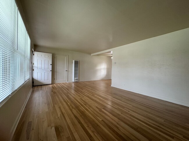 Building Photo - 2 BR in Santa Cruz' Banana Belt