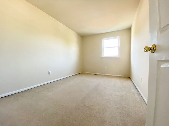 Building Photo - Cute 3BD/1.5BA Twin in Pottsgrove SD!