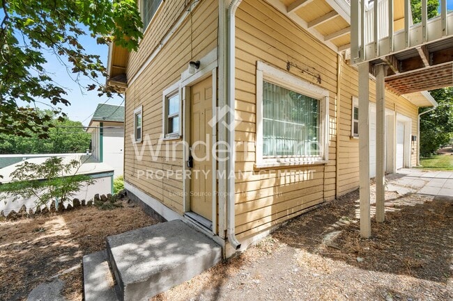 Building Photo - 1612 W 7th Ave