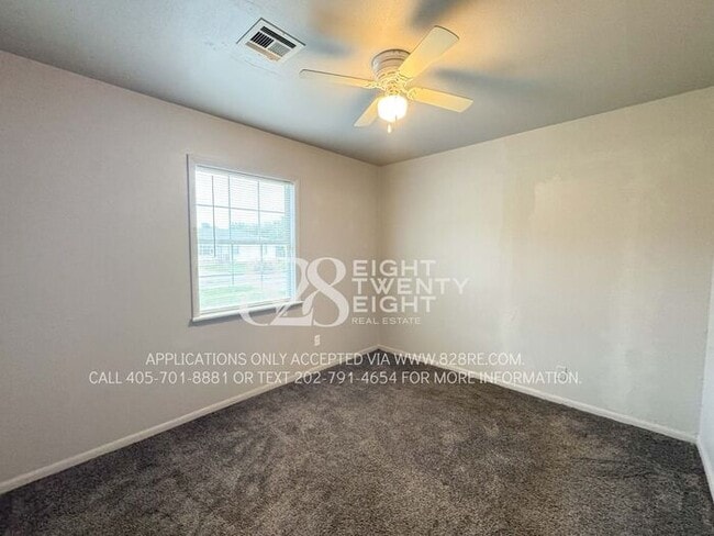 Building Photo - AVAILABLE NOW! Cute 2 Bed/1 Bath Single Fa...