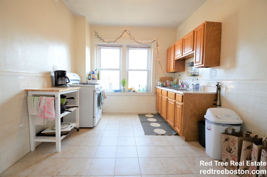 Building Photo - 141 Fuller St