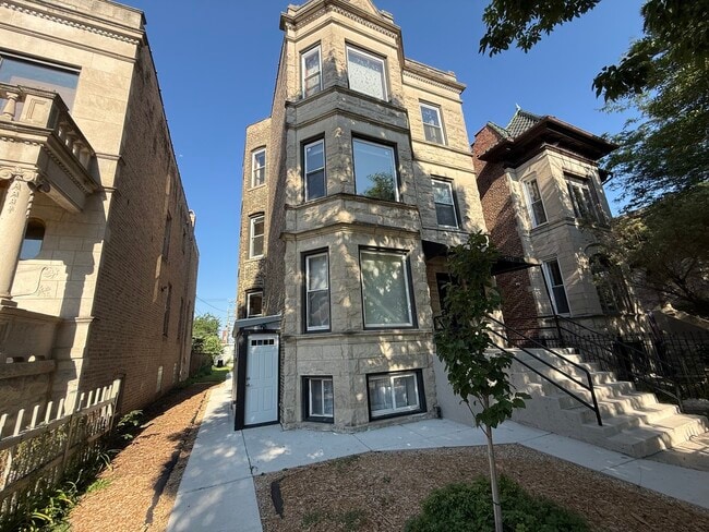 Building Photo - 1412 N Kedzie Ave
