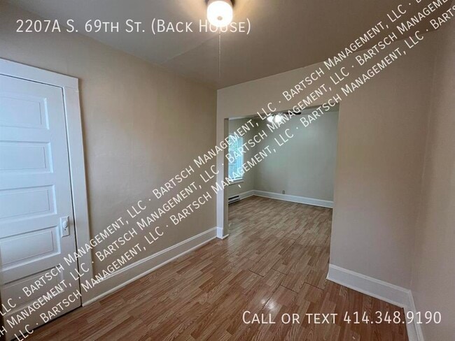 Building Photo - 2207 S 69th St
