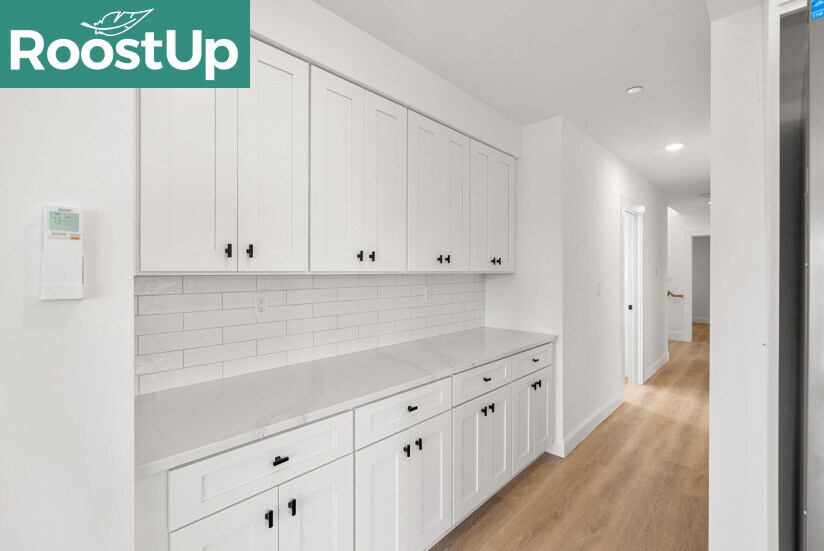 Building Photo - RoostUp Furnished Private Bedroom with Pri...