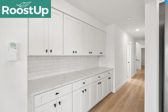 Building Photo - RoostUp Furnished Private Bedroom with Private Ensuite Bath in East Somerville!