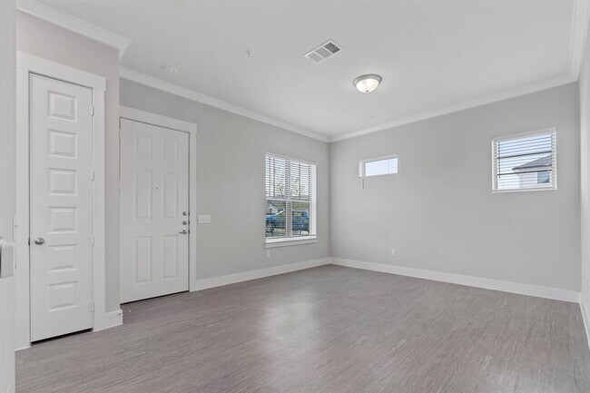 Building Photo - 4024 Bungalow Ln