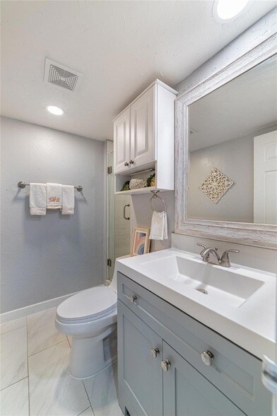 Building Photo - 1050 SE 15th St