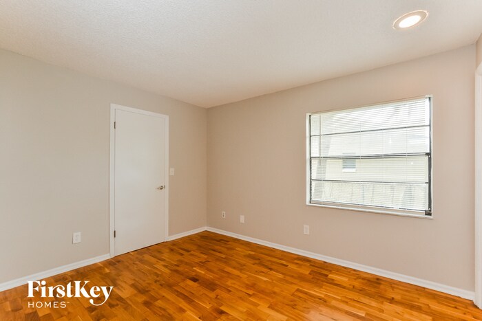 Building Photo - 111 Slade Dr