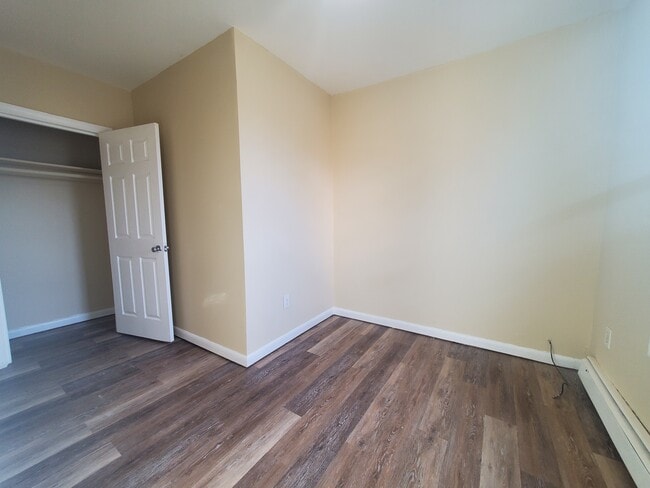 Building Photo - 660 Hunterdon St