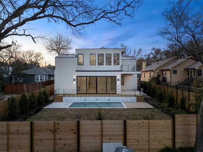 Building Photo - 2107 Brackenridge St