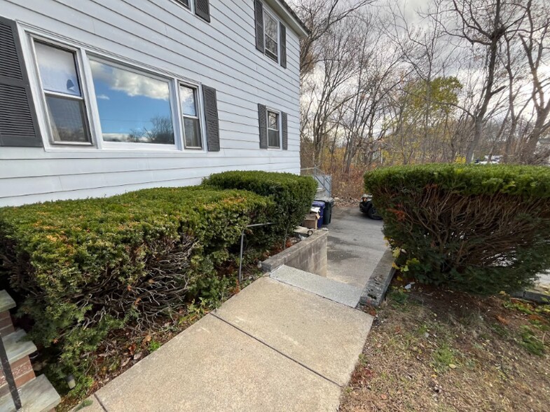 Building Photo - 17 Ontario Ave