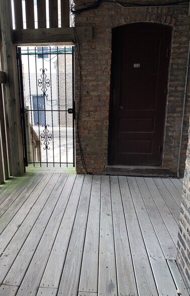 Building Photo - 3606 N Racine Ave