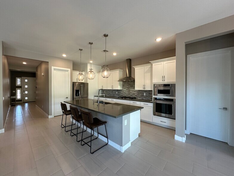 Building Photo - 1140 E Cherrywood Pl