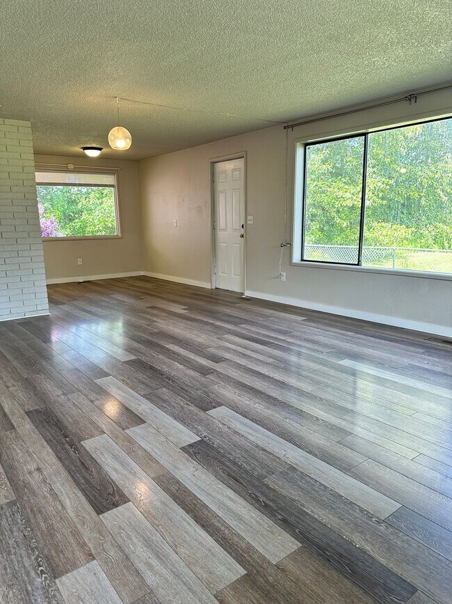 Building Photo - 309/311 Baker St Duplex
