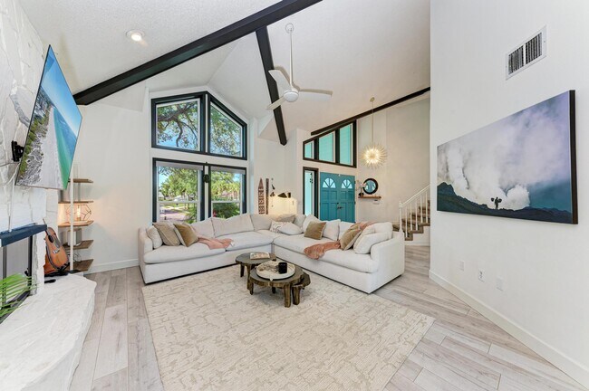 Building Photo - 8102 17th Ave W