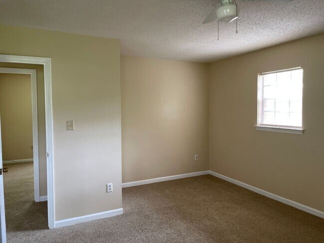 Building Photo - 242 Adler Dr