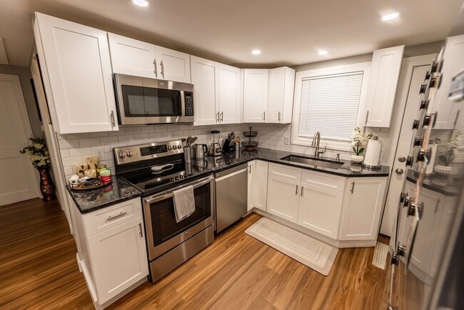 Building Photo - 32 Farmington St