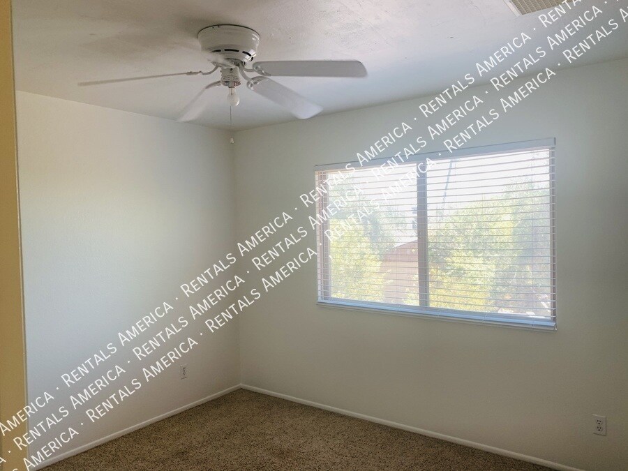 Building Photo - 2723 S Estrella Cir