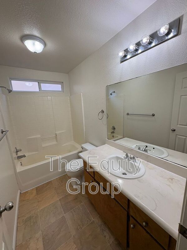 Building Photo - 905 S Laguna St