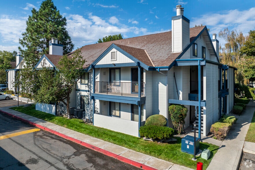 Primary Photo - Meadows II Apartment Homes