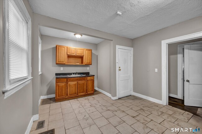 Building Photo - 80 Shepard St