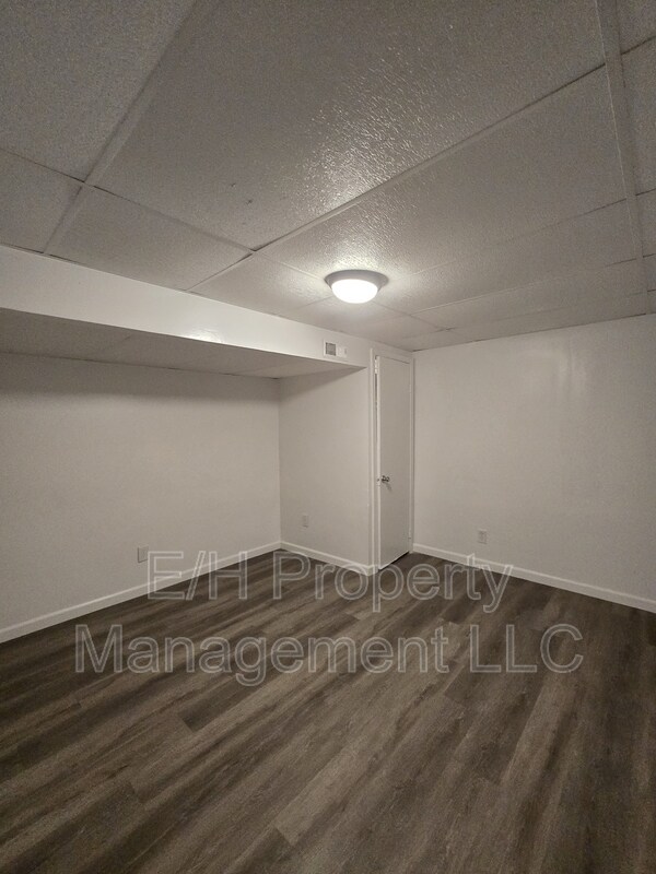 Building Photo - 8728 E Arthur Cir