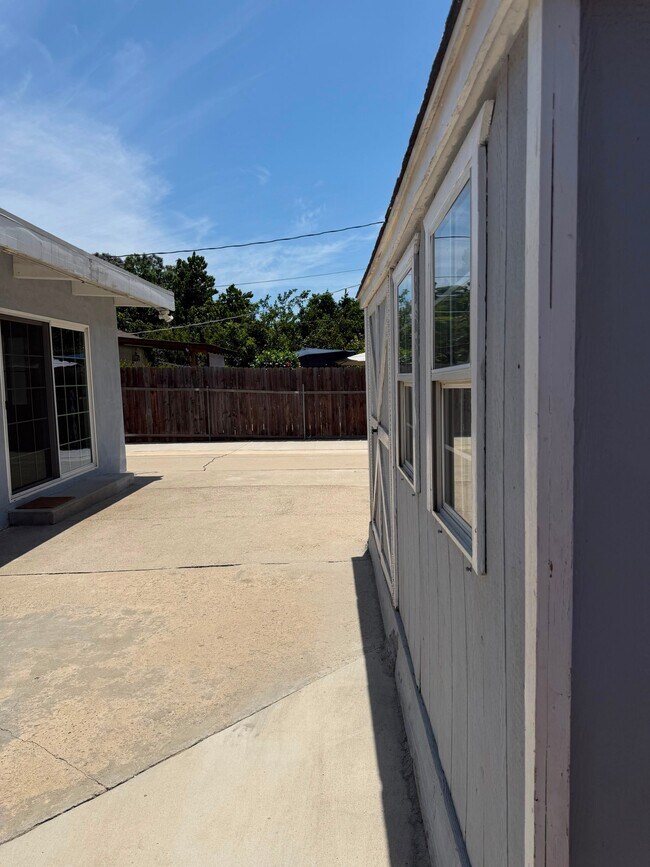 Building Photo - 6503 White Oak Ave