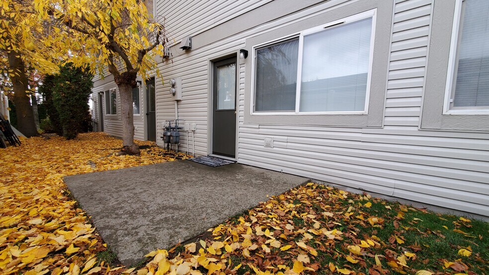 Building Photo - 209 E 18th Ave