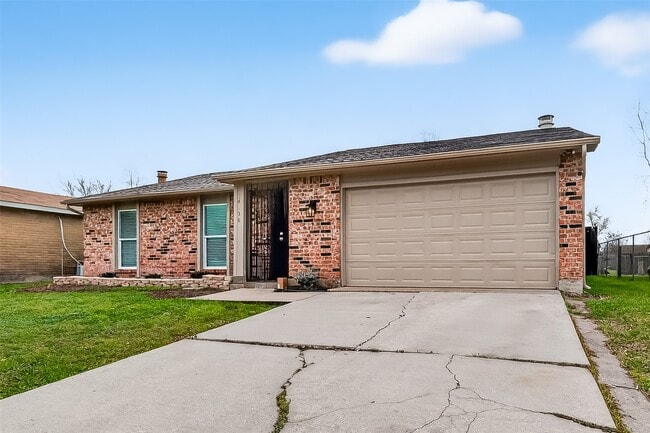 Building Photo - 14238 Pinewest Dr