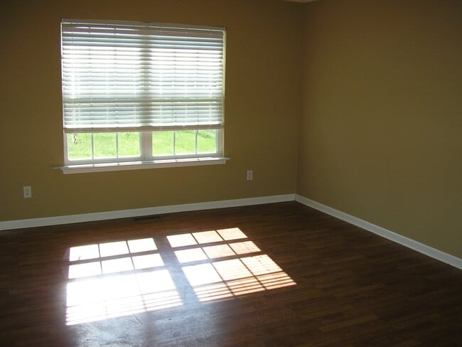 Building Photo - 403 Cedar Hollow Dr