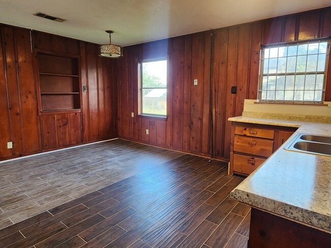 Building Photo - 13001 Knollcrest St