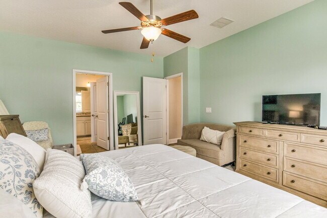 Building Photo - Bright and beautiful home in Windward Cove...