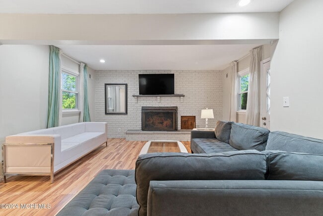 Building Photo - 2 Karen Ct