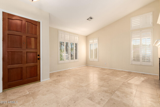 Building Photo - 5543 E Blanche Dr