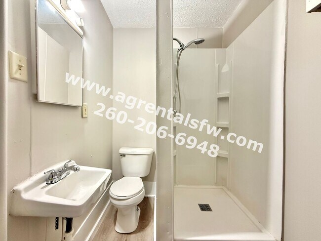 Building Photo - 912 Savilla Ave