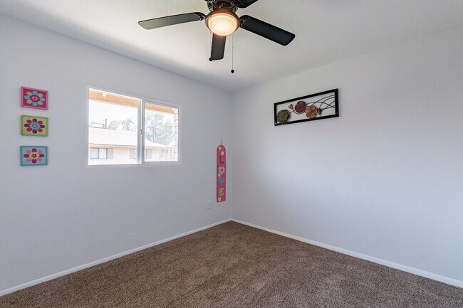 Building Photo - 6757 N 44th Ave