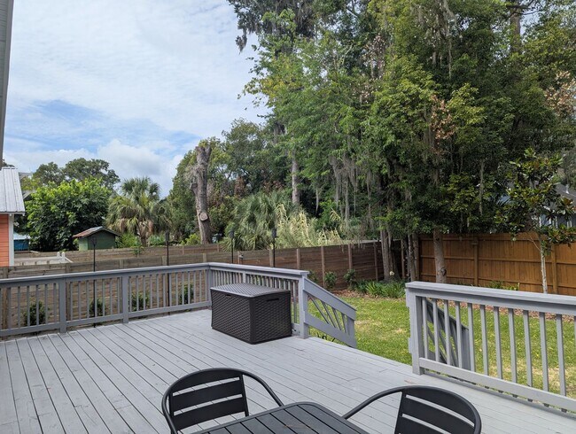 Building Photo - Stunning Fully Renovated 3-Bedroom, 2-Bathroom Cottage-Style Home
