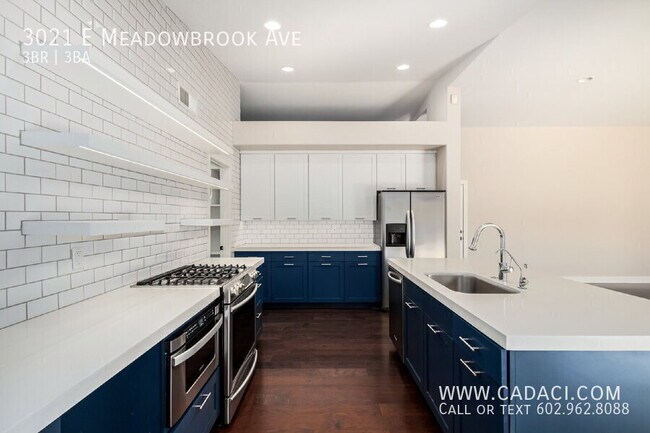 Building Photo - 3021 E Meadowbrook Ave