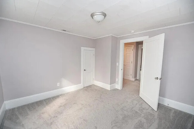 Building Photo - 3 Bedroom 2.5 Bathroom