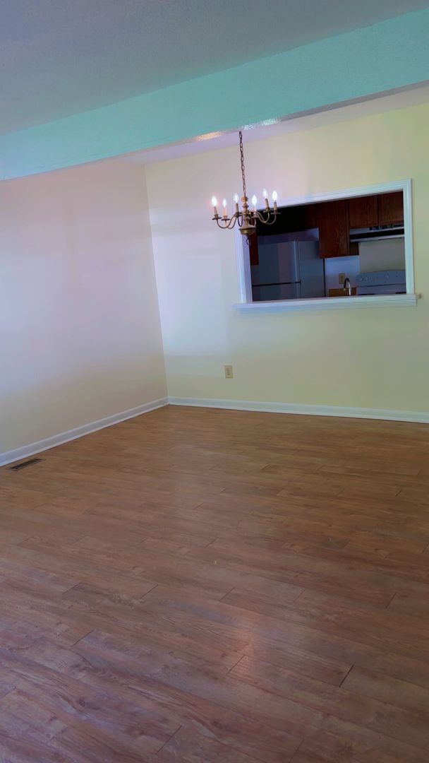 Building Photo - 208 N Peartree Ln