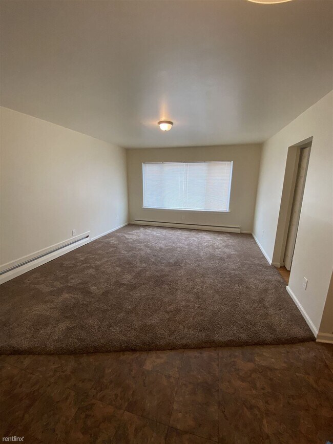 Building Photo - 17161 Denver St