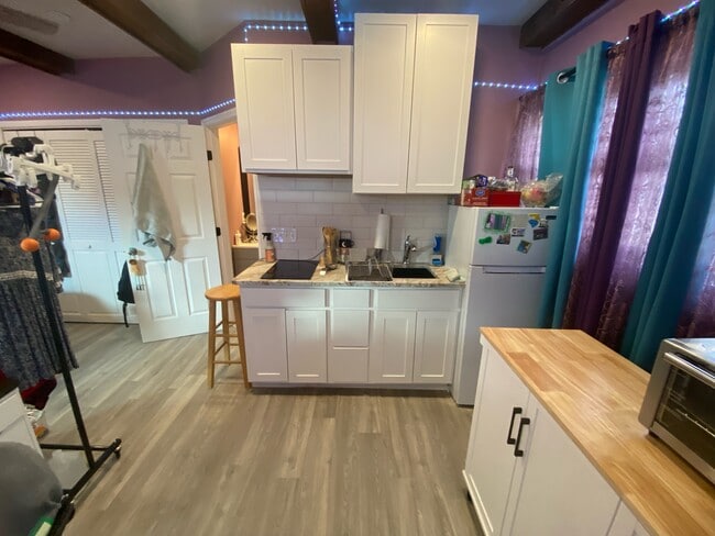 Building Photo - 228 Hawthorne Rd