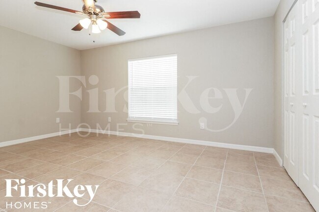 Building Photo - 12252 Clarendon Ave