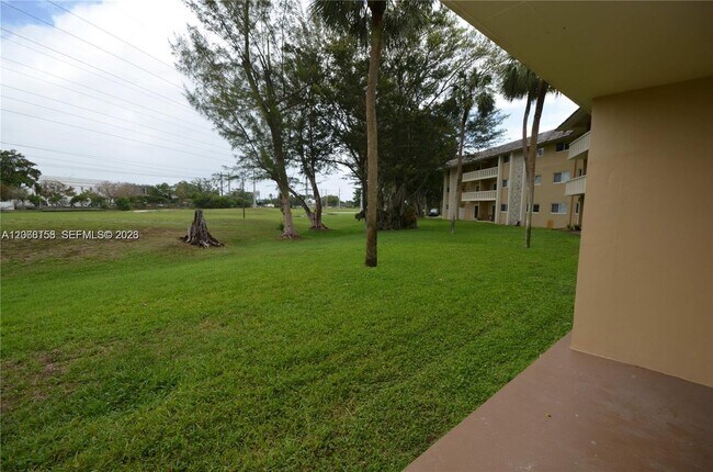 Building Photo - 7440 Miami Lakes Dr