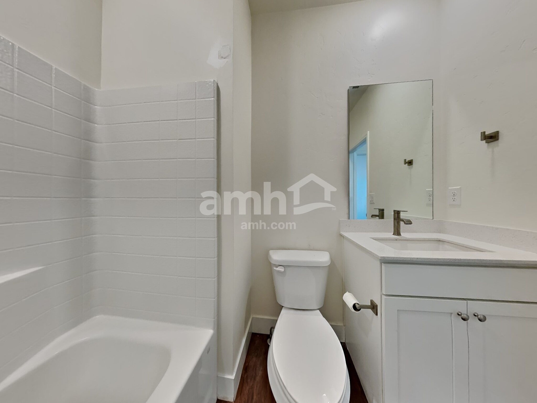 Building Photo - 1029 N Barkvine Ave