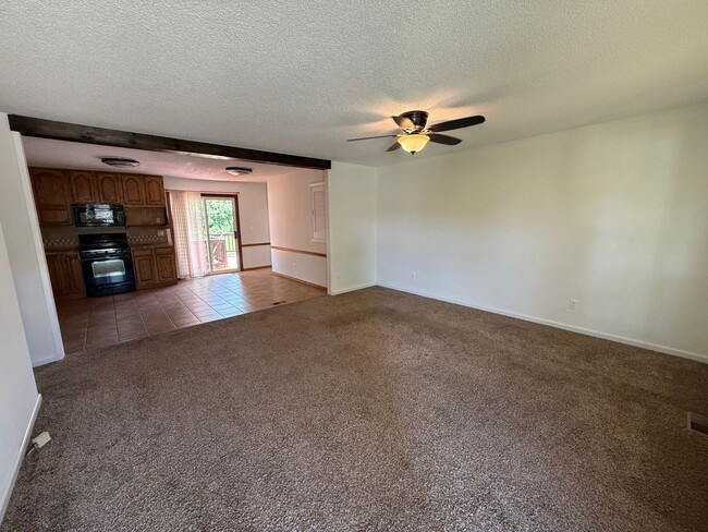 Building Photo - 5360 Glencullen Way