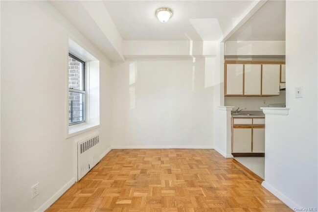 Building Photo - 525 Bronxville Rd