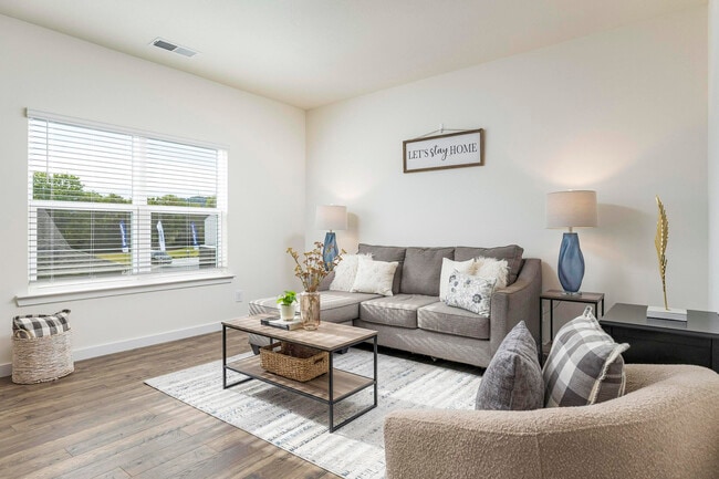 Building Photo - 4134 Lone Oak Cir