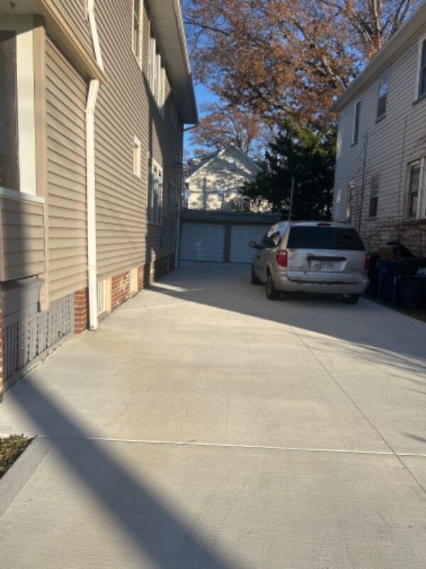 Building Photo - 1561 Bunts Rd