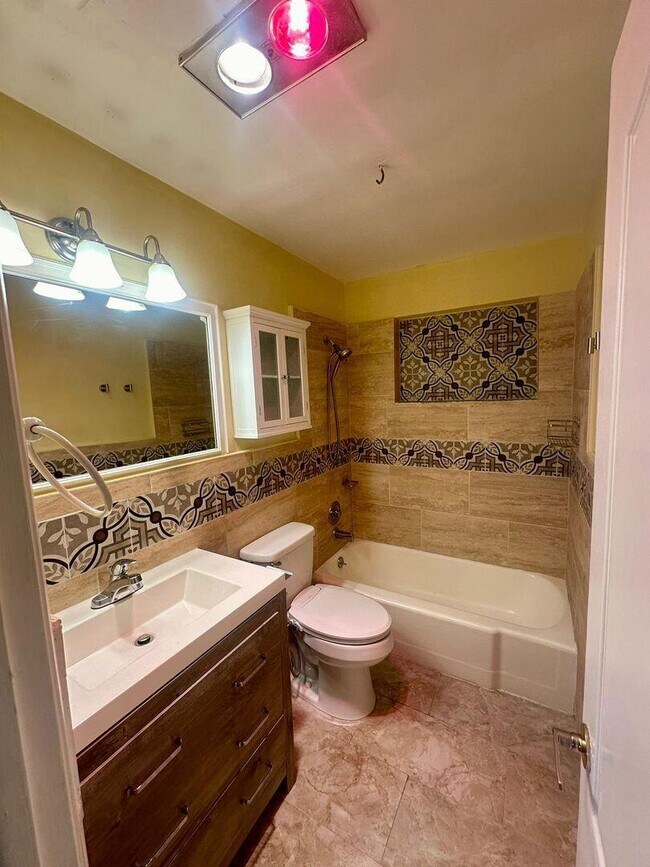 Building Photo - 51 NE 49th St